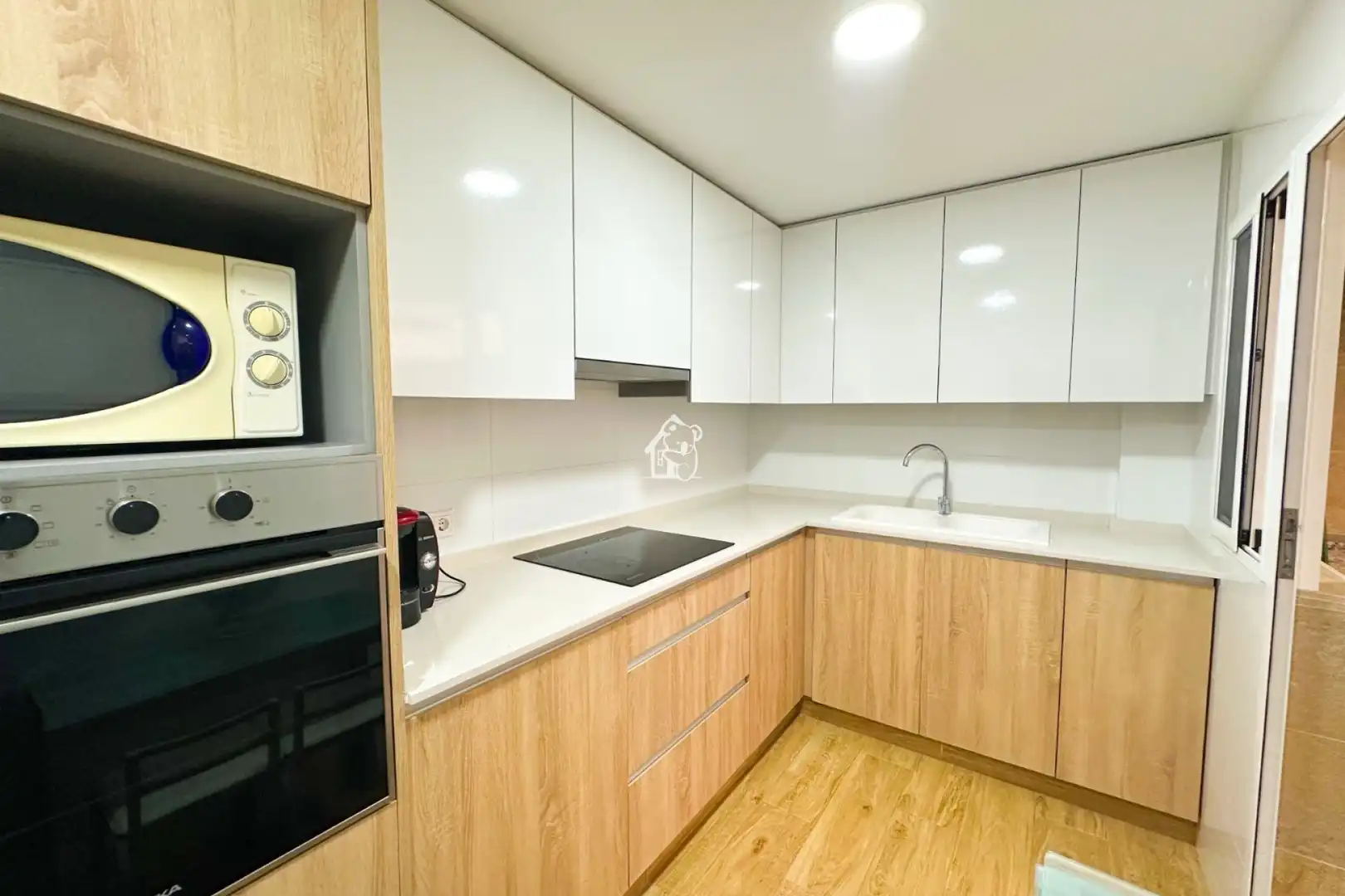 Cuina de Apartament de lloguer en Torrevieja amb Terrassa, Moblat i Forn