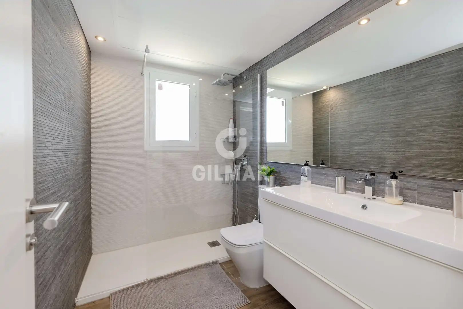Bathroom of Apartments for sale in Benahavís  with Heating, Swimming Pool and Balcony