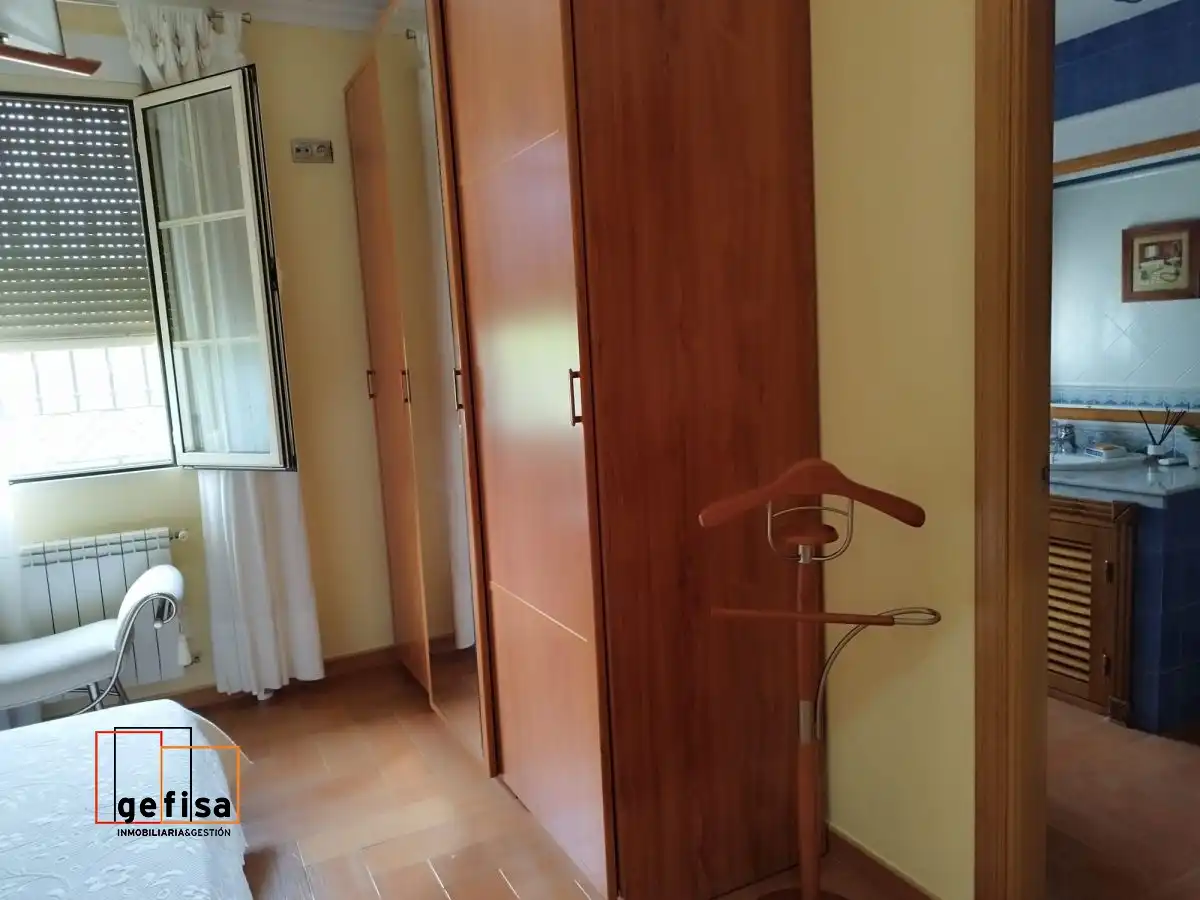 Habitación de Casa o chalet en venta en Valdepeñas con Calefacción, Trastero y Piscina