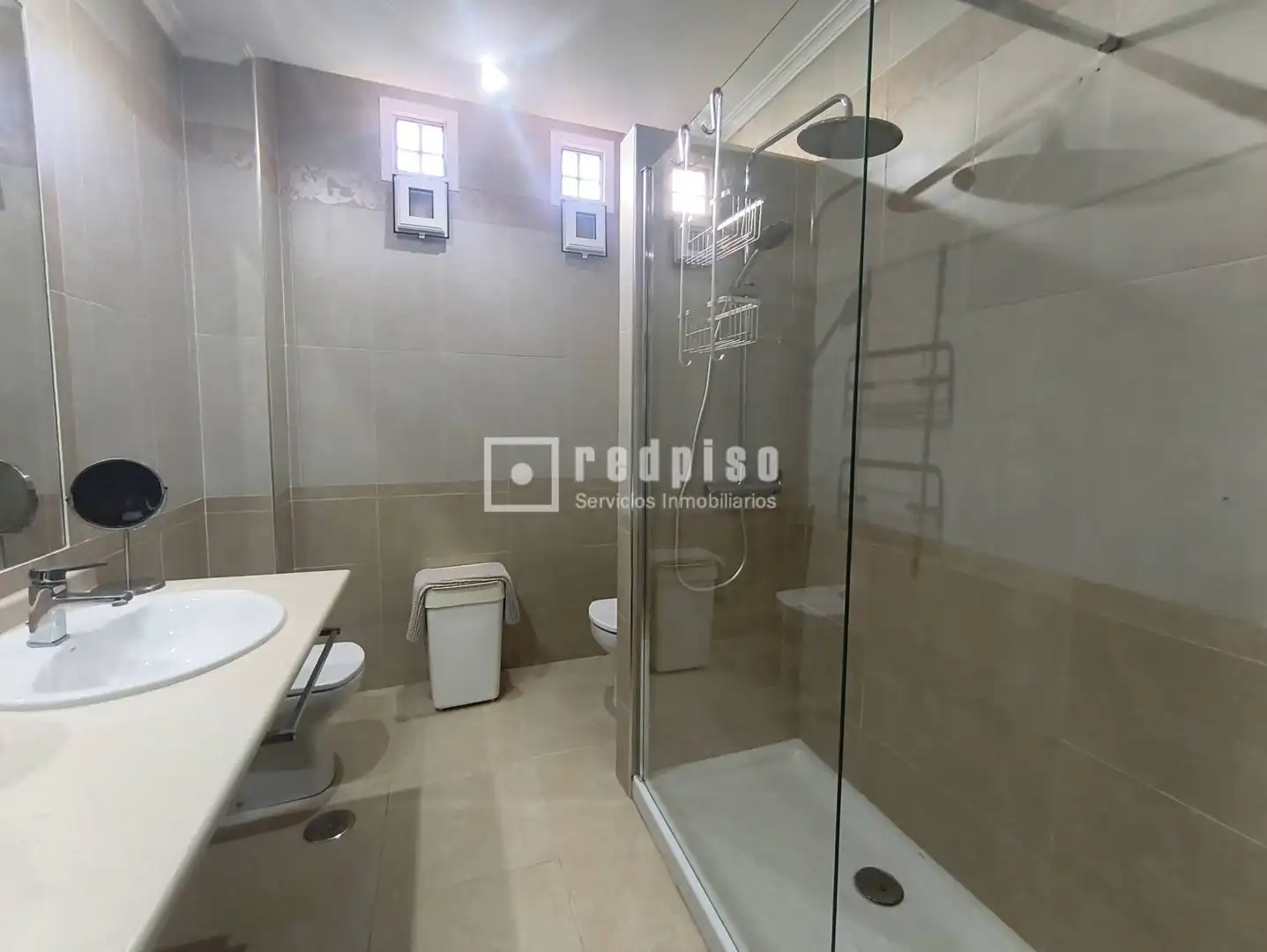 Baño de Piso de alquiler en Sevilla con Aire acondicionado, Terraza y Amueblado
