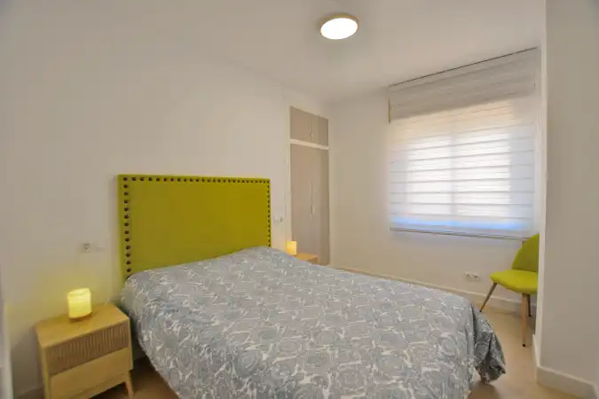 Dormitori de Pis en venda en Ronda amb Aire condicionat, Terrassa i Balcó