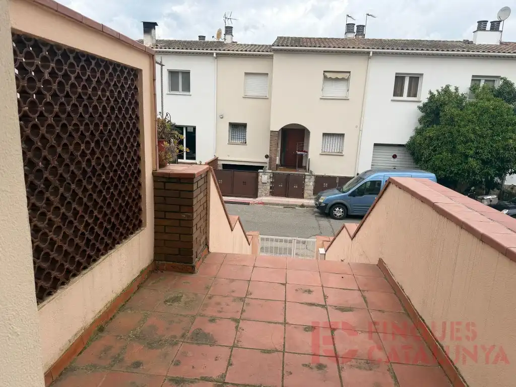 Exterior view of Houses for sale in Girona