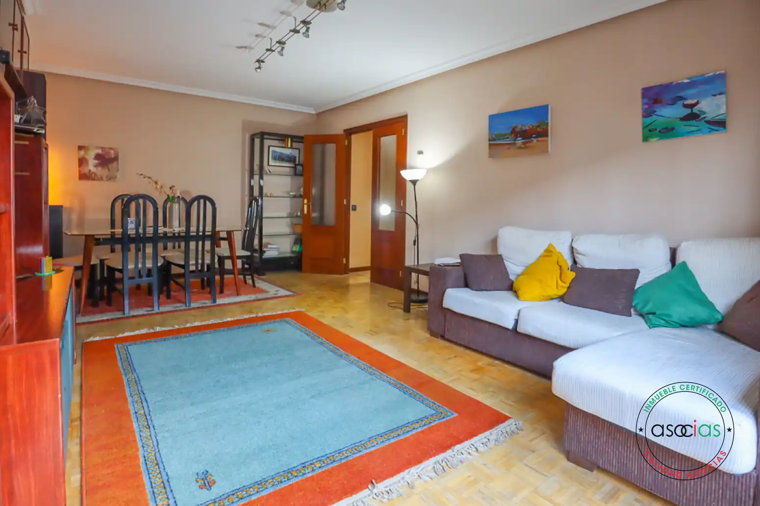 Sala d'estar de Pis en venda en Siero amb Calefacció, Parquet i Moblat