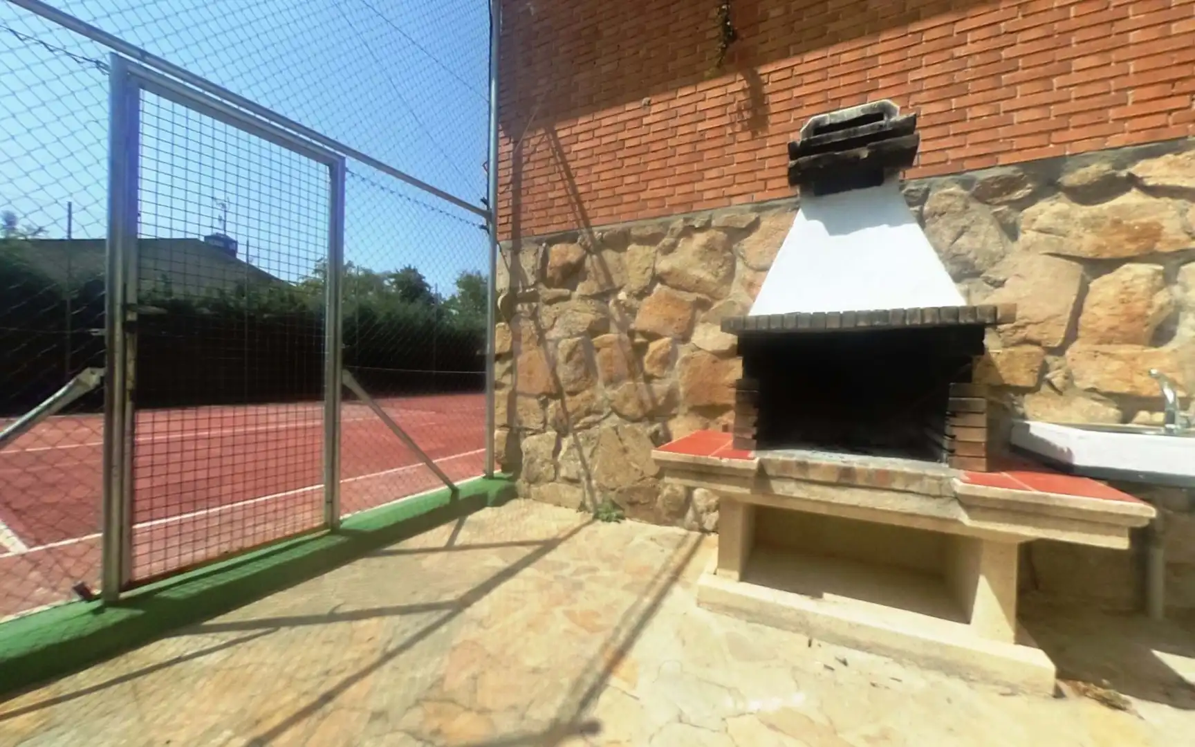 Terrassa de Casa o xalet en venda en La Cabrera amb Calefacció, Terrassa i Piscina