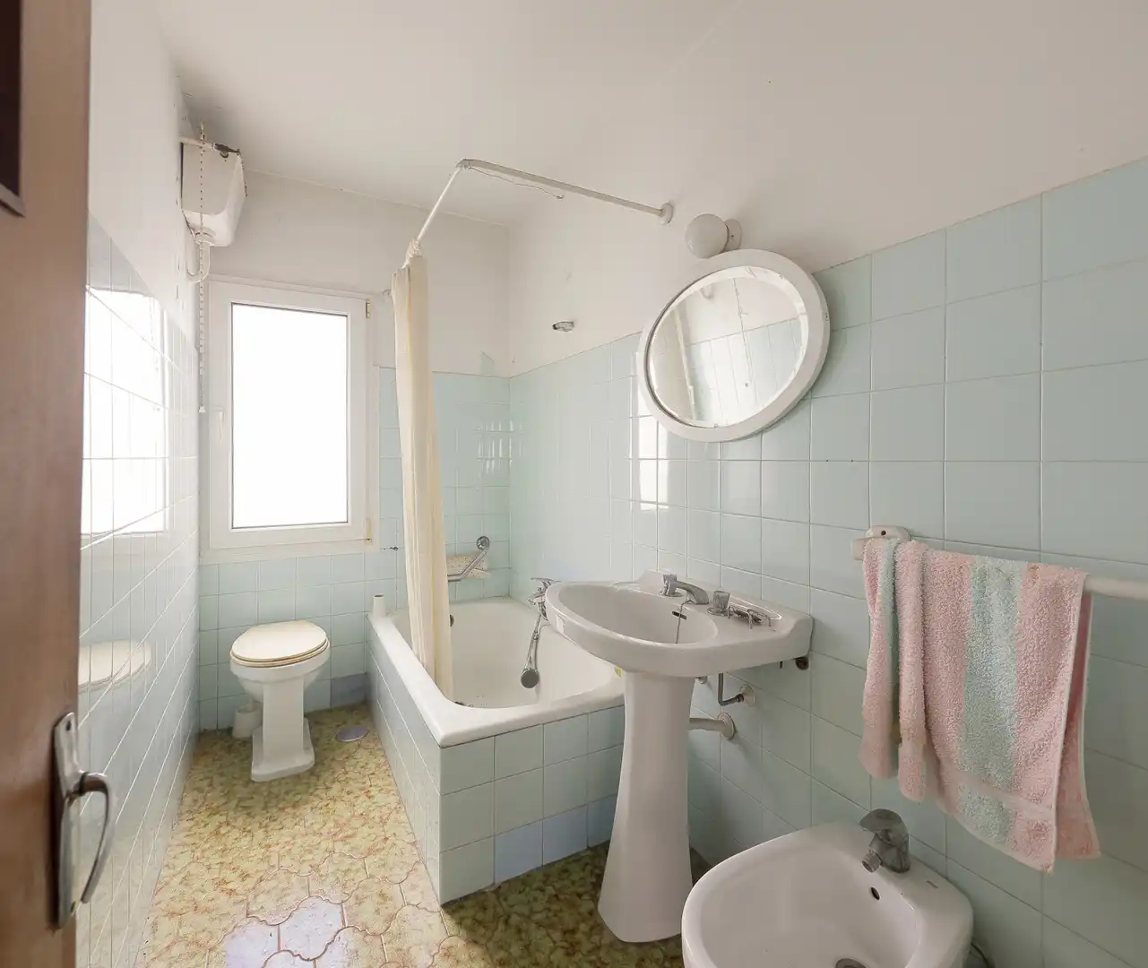 Baño de Piso en venta en Oviedo  con Calefacción, Parquet y Trastero