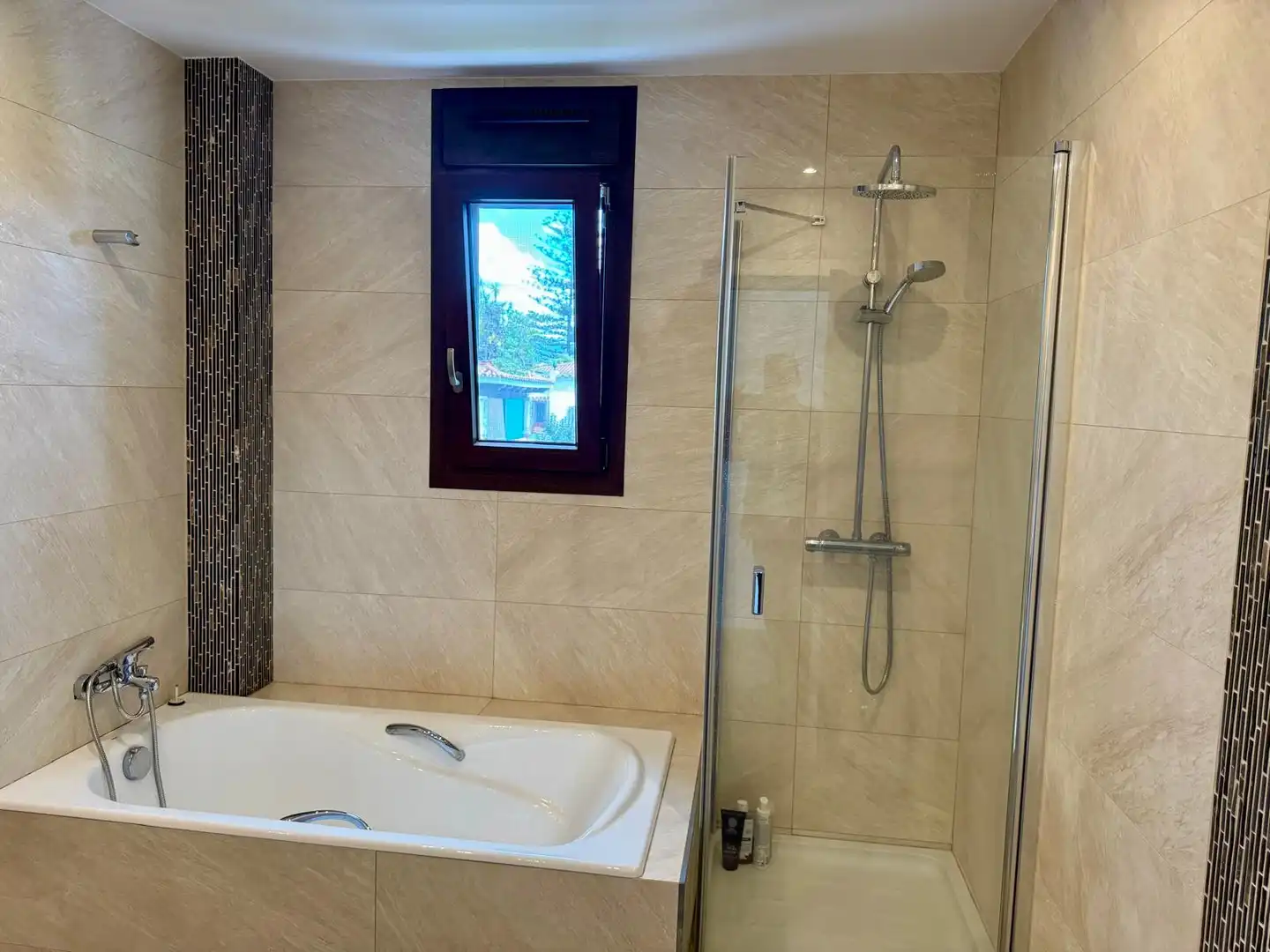 Bany de Casa o xalet de lloguer en Marbella amb Aire condicionat, Calefacció i Jardí privat