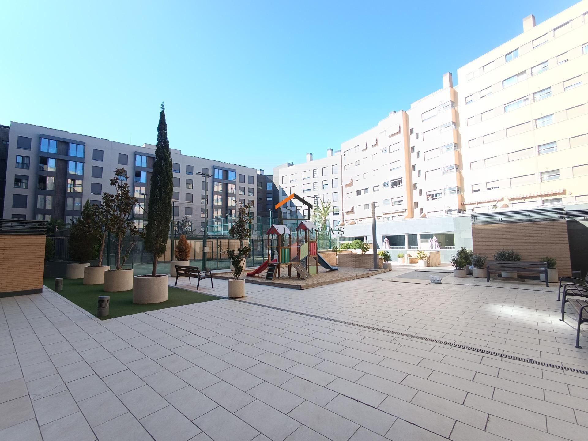 Terrassa de Pis de lloguer en  Madrid Capital amb Aire condicionat, Calefacció i Jardí privat