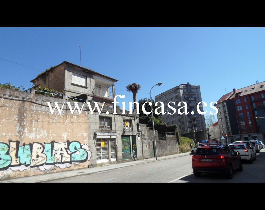 Vista exterior de Casa o xalet en venda en Vigo  amb Jardí privat, Terrassa i Balcó
