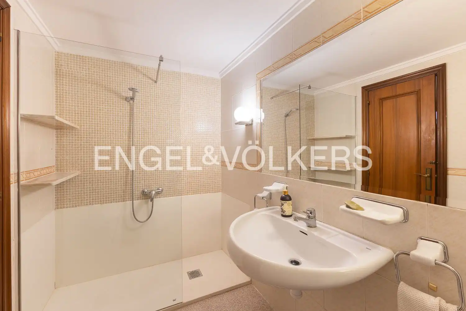 Baño de Piso en venta en Valencia con Calefacción y Terraza