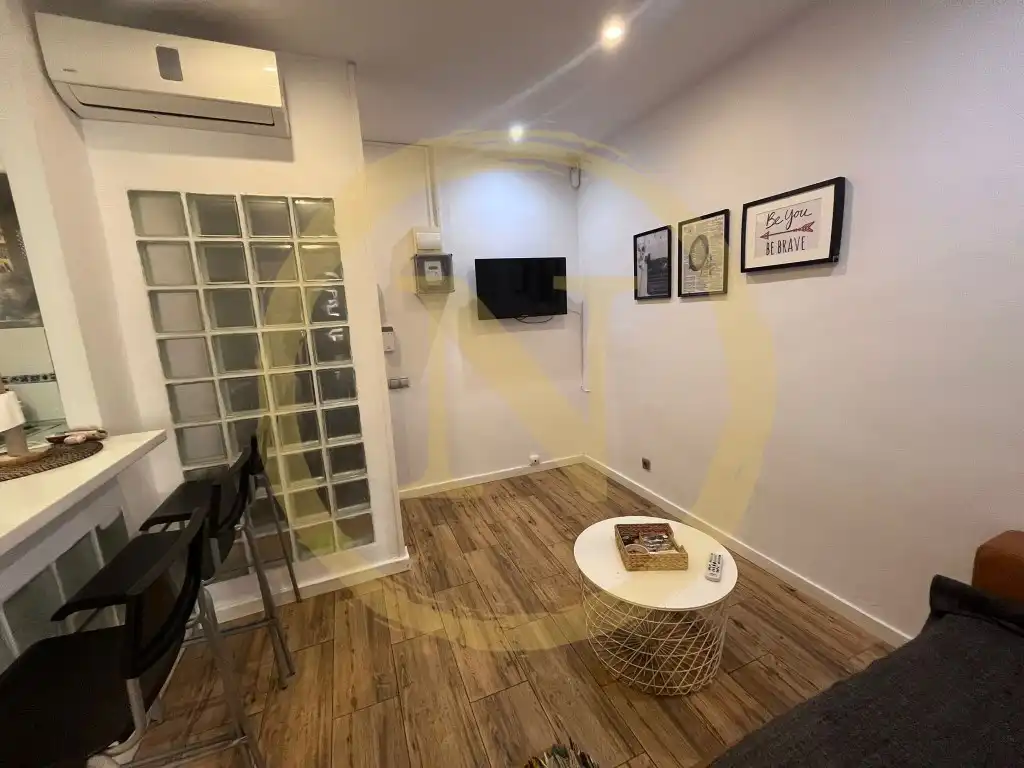 Piso en venta en Carrer de Pujós, Collblanc