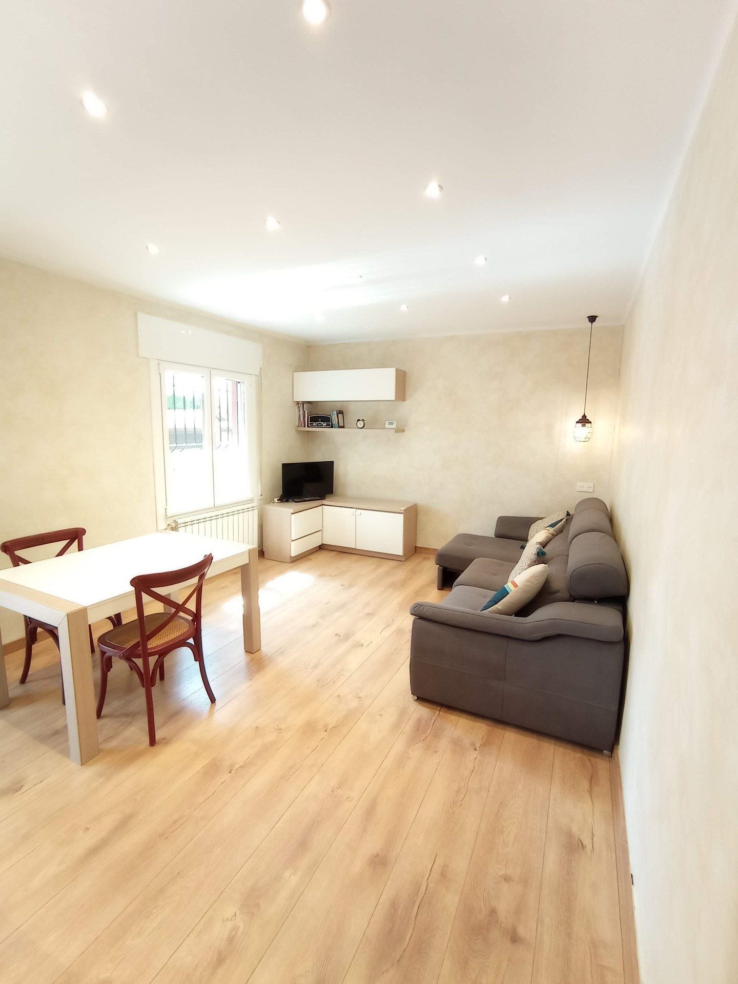 Sala d'estar de Casa adosada de lloguer en Girona Capital amb Calefacció i Moblat