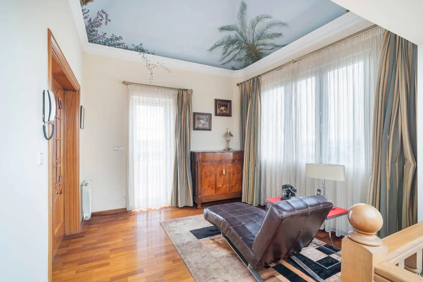 Sala de estar de Casa o chalet en venta en A Coruña Capital  con Calefacción, Jardín privado y Parquet