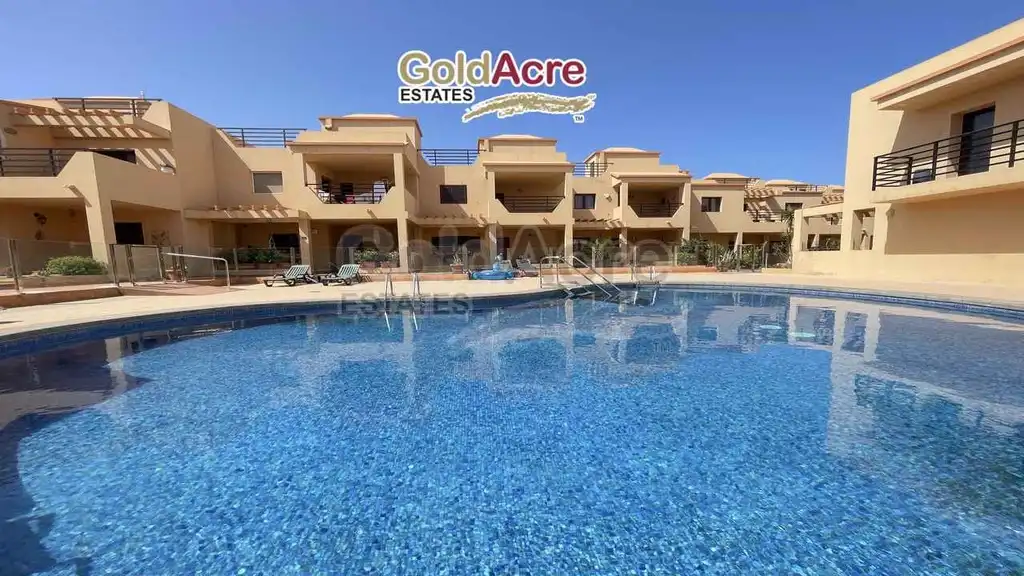 Swimming pool of Houses for sale in La Oliva