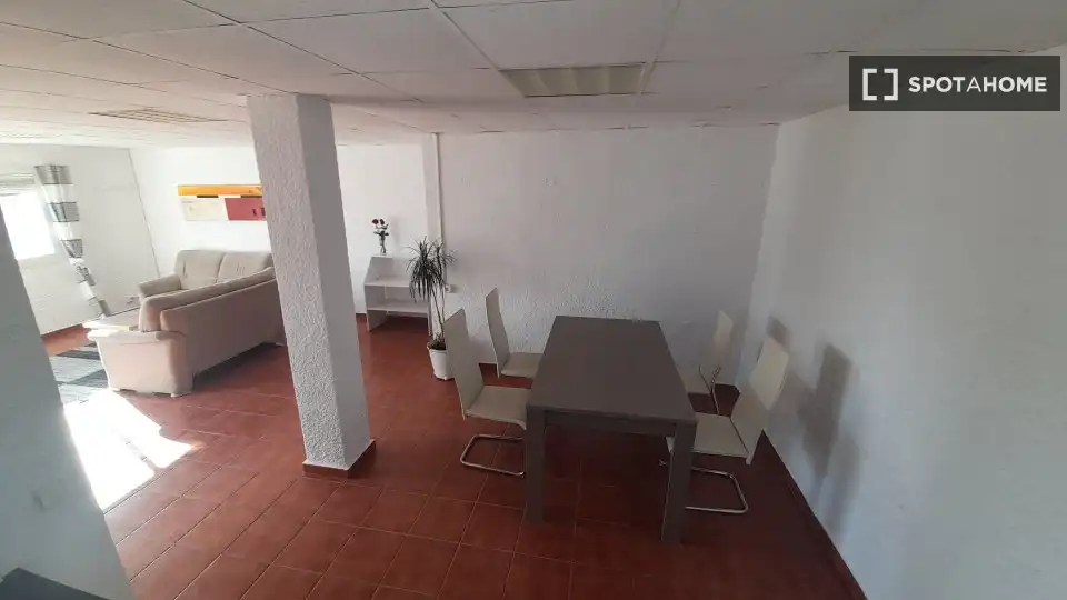 Room in Castellví de Rosanes