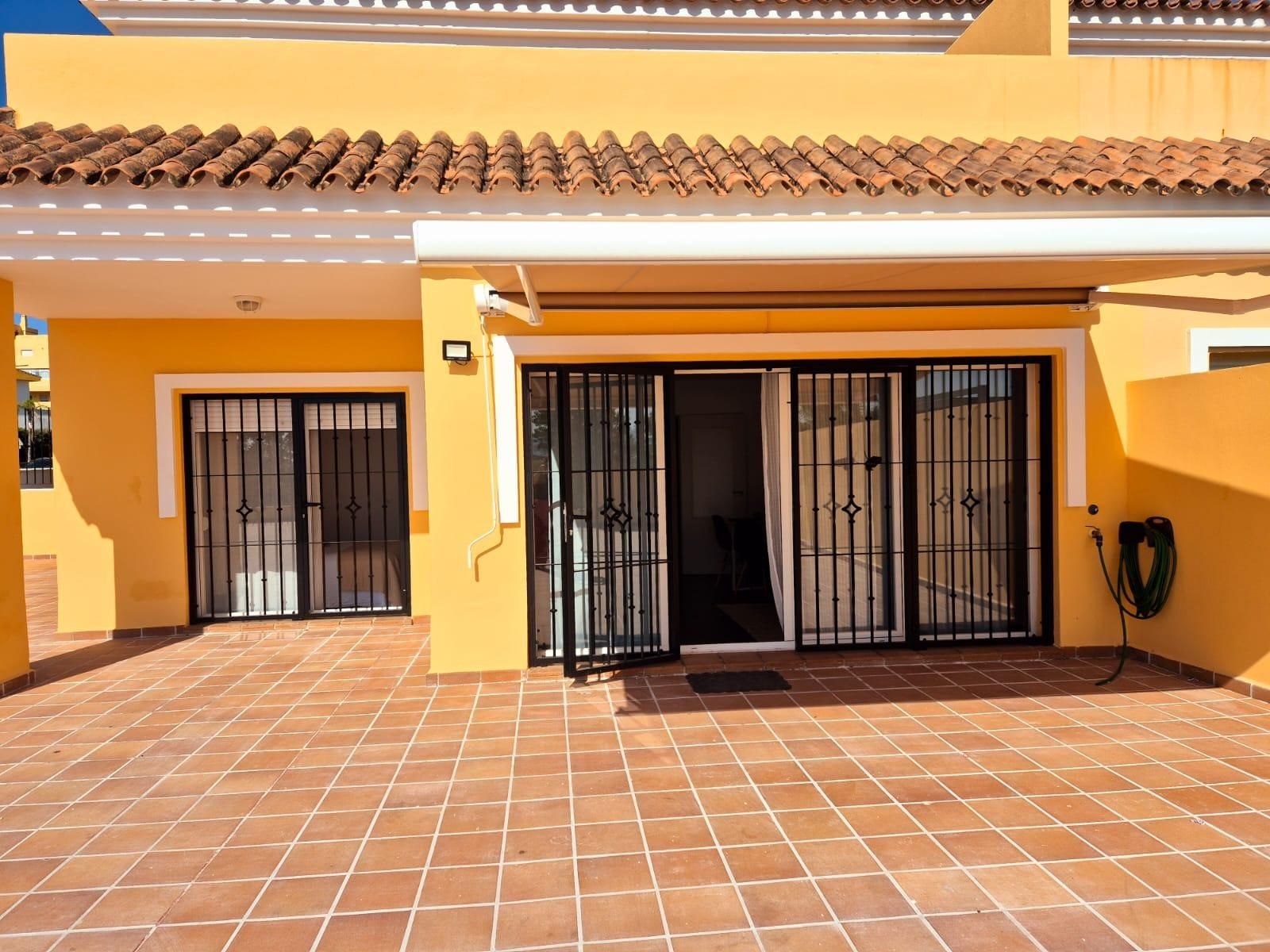 Exterior view of Single-family semi-detached for sale in Algeciras  with Terrace