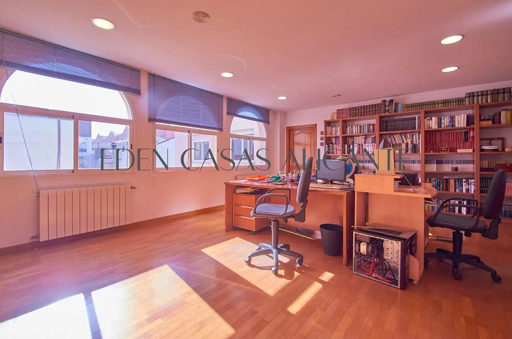 Casa adosada en venda en San Vicente del Raspeig / Sant Vicent del Raspeig amb Aire condicionat, Jardí privat i Parquet