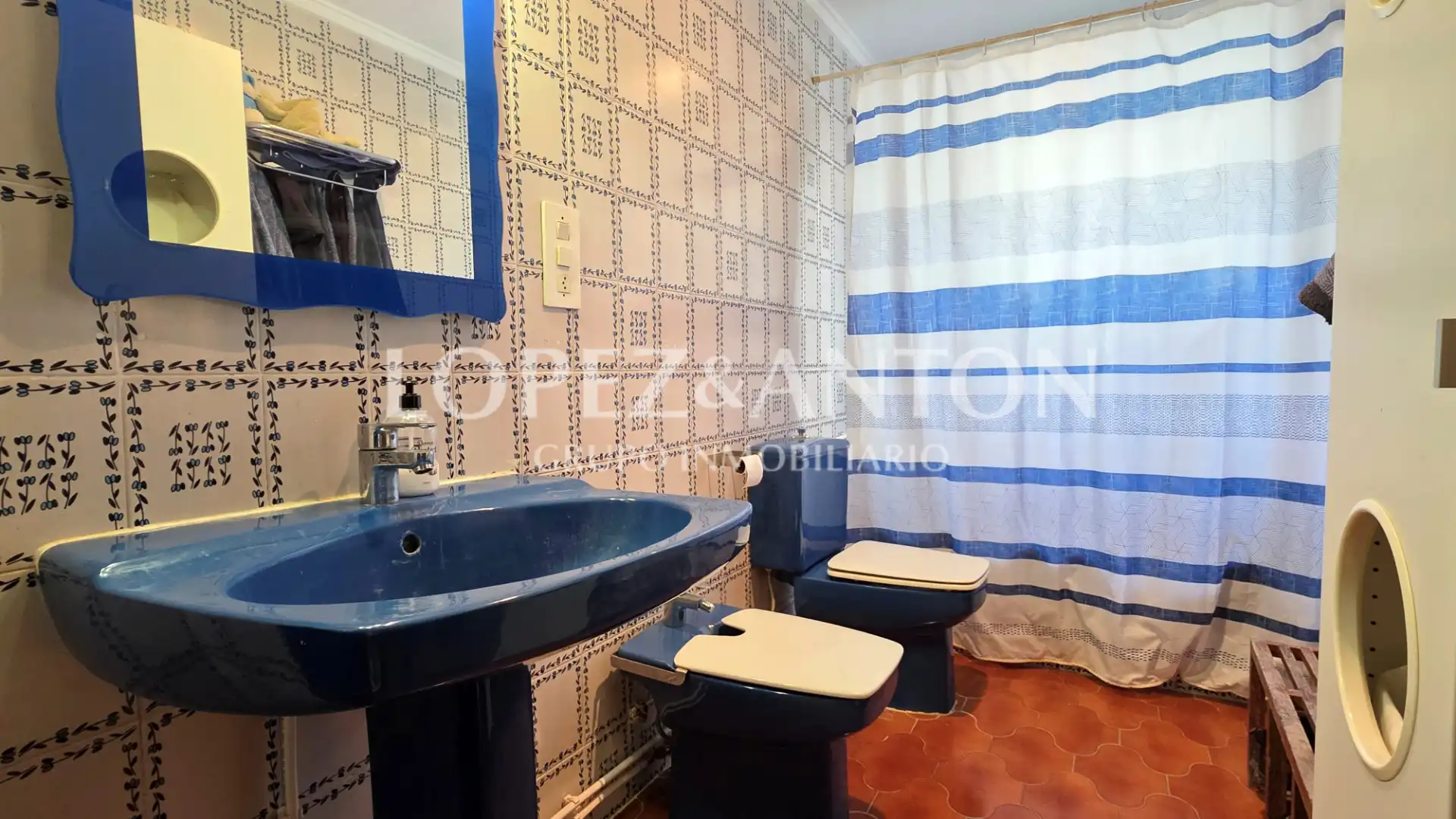 Bathroom of Houses for sale in L'Eliana  with Air Conditioner, Private garden and Terrace