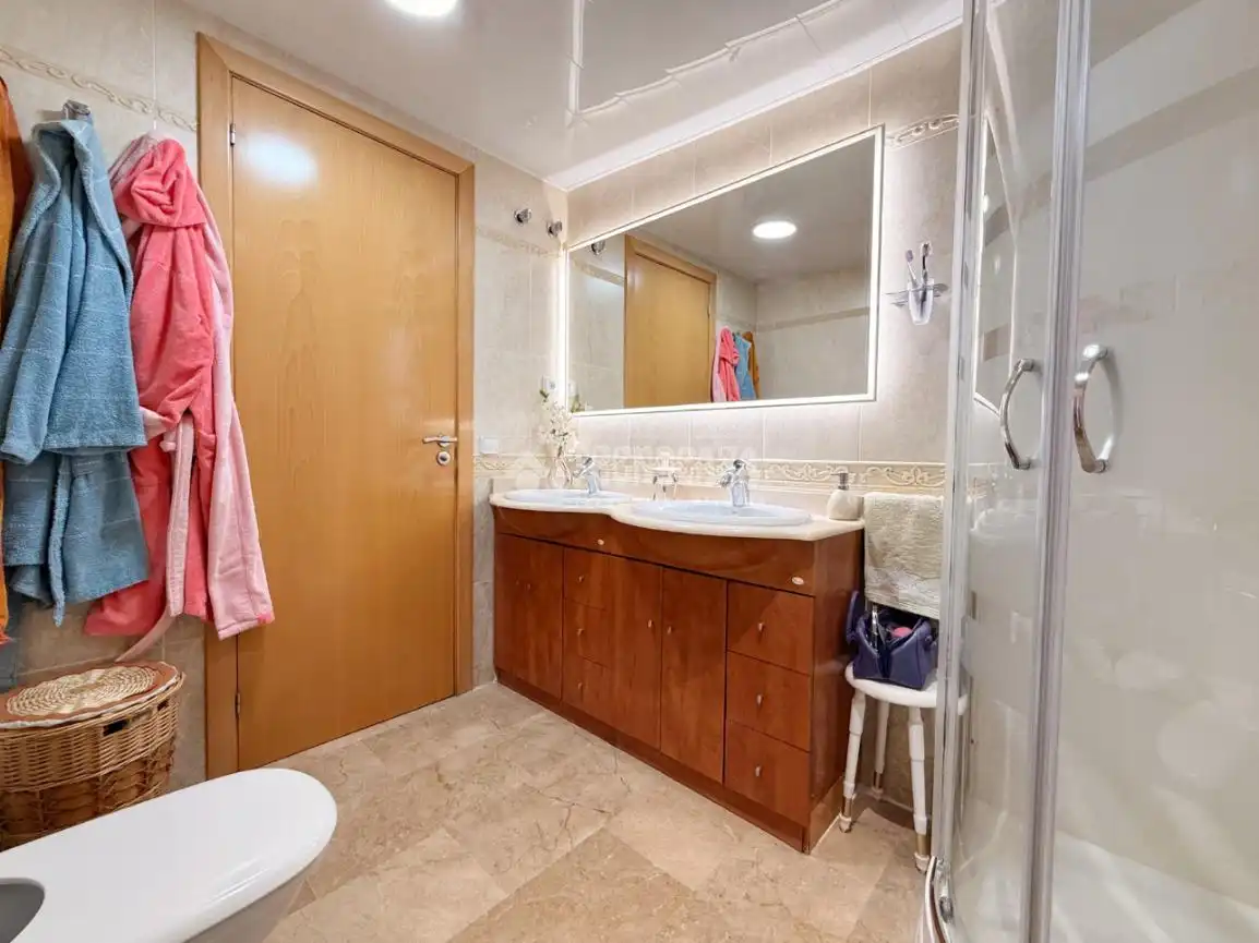 Baño de Piso en venta en Sant Boi de Llobregat con Aire acondicionado, Calefacción y Terraza