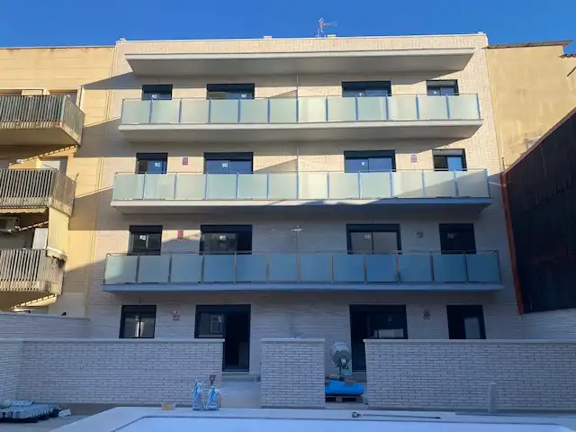 Vista exterior de Dúplex en venta en Montcada i Reixac con Aire acondicionado, Calefacción y Terraza