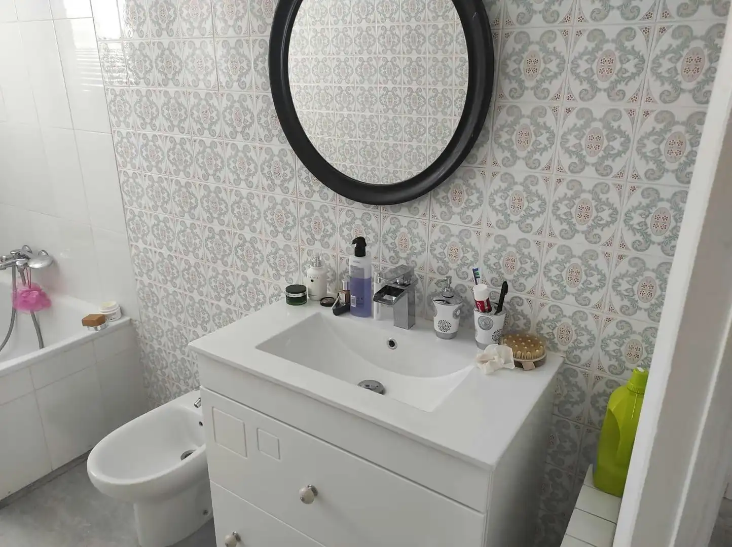 Baño de Piso para compartir en Barcelona con Amueblado, Lavadora y TV