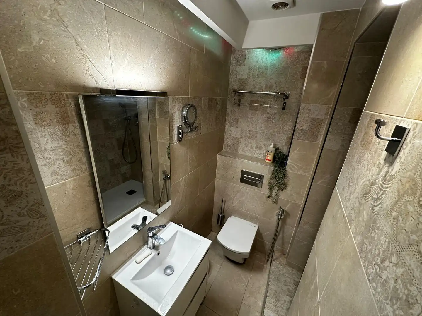 Baño de Piso en venta en Barcelona con Terraza y Horno