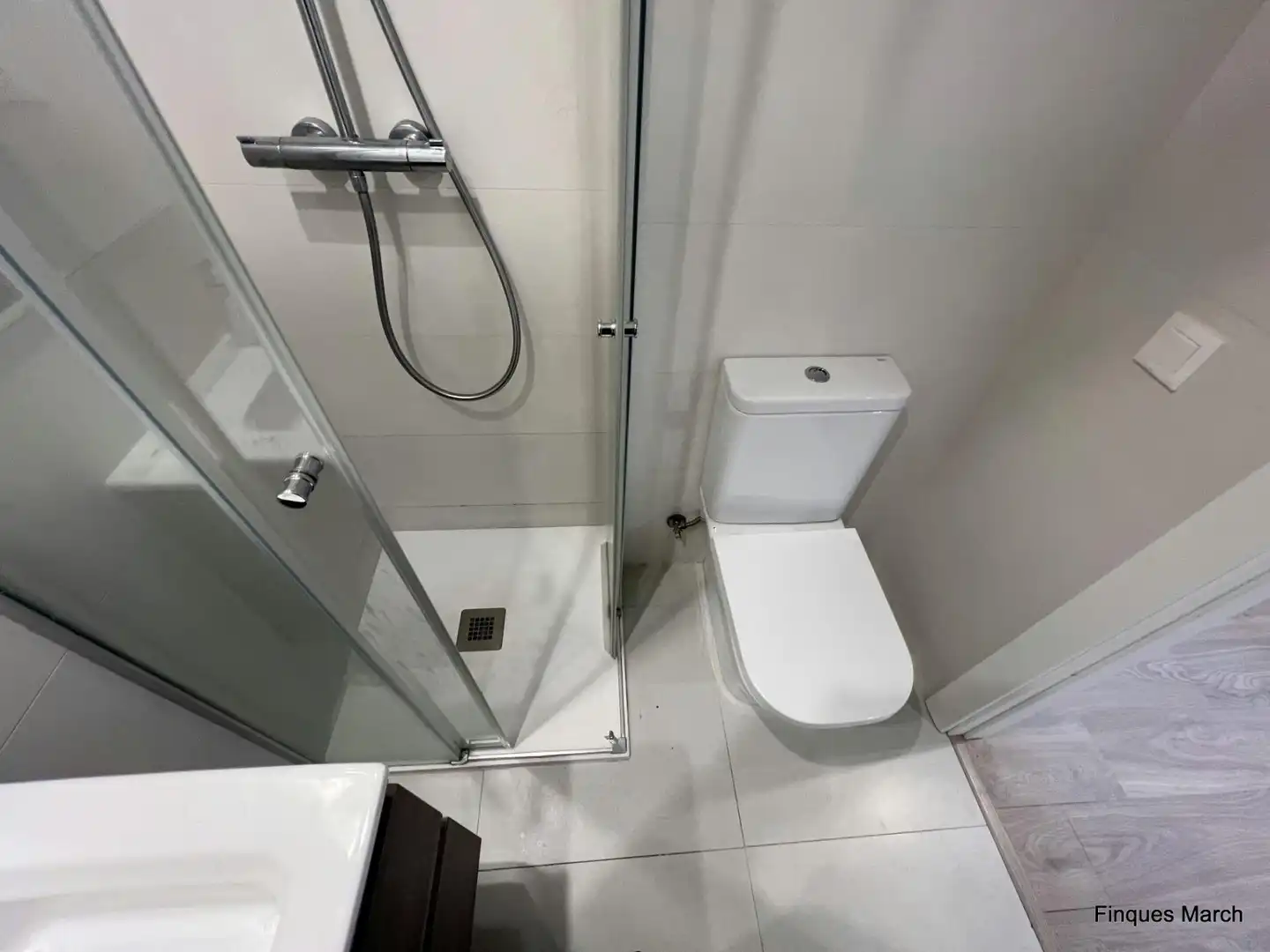 Baño de Piso de alquiler en Barcelona con Aire acondicionado, Calefacción y Parquet