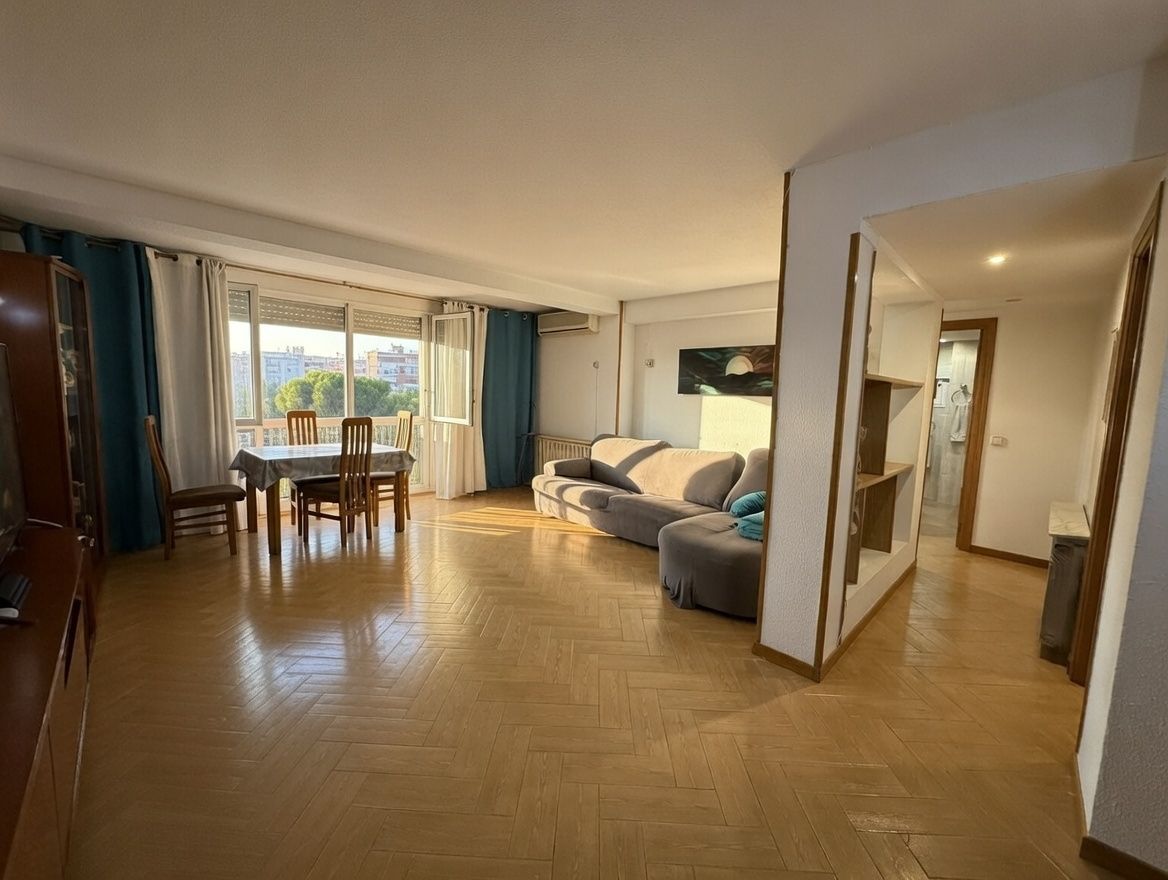 Sala d'estar de Pis en venda en Parla amb Aire condicionat, Calefacció i Piscina comunitària