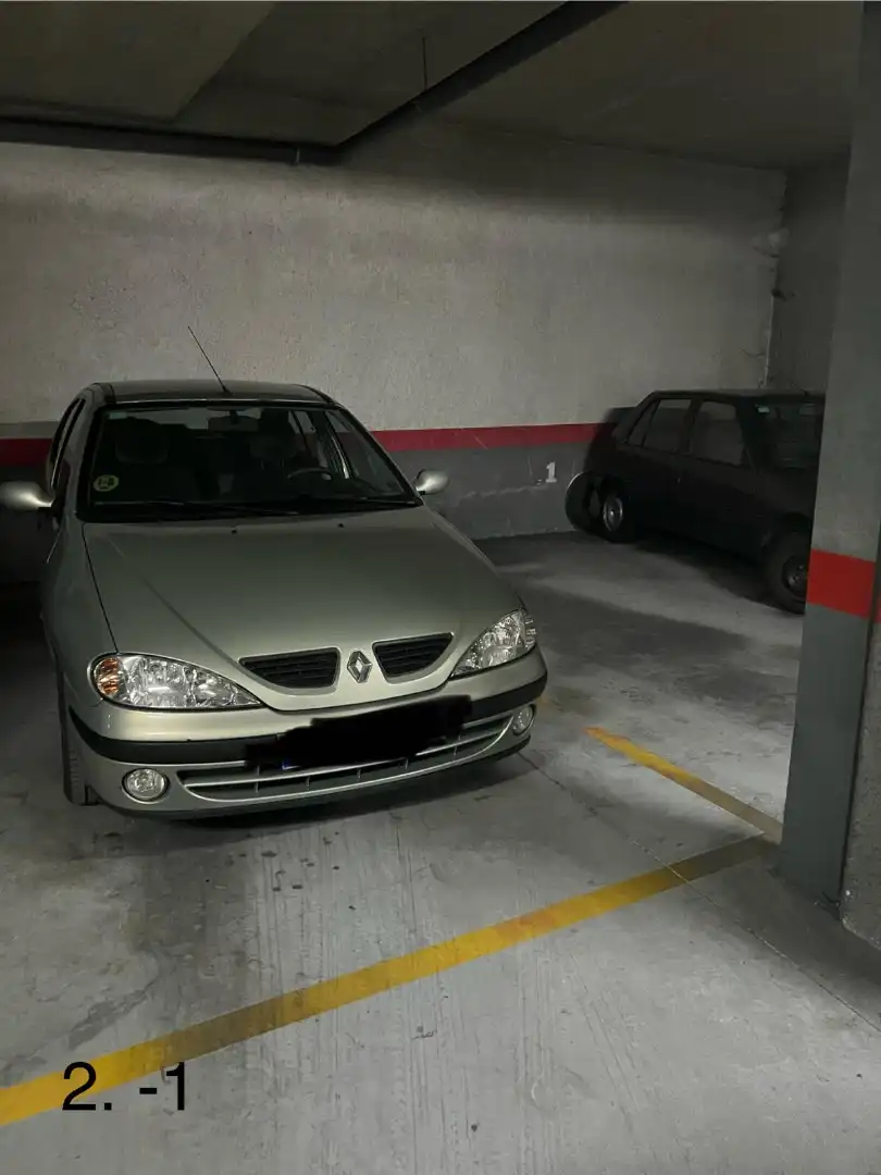 Parkplatz von Garage zum Verkauf in Nava