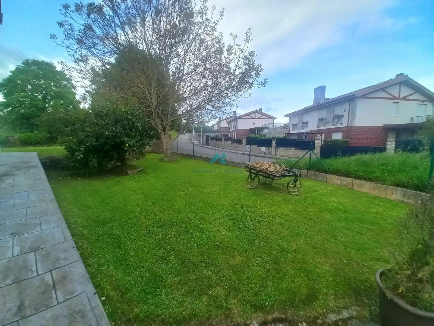 Casa adosada en venta en Voto con Calefacción, Jardín privado y Terraza