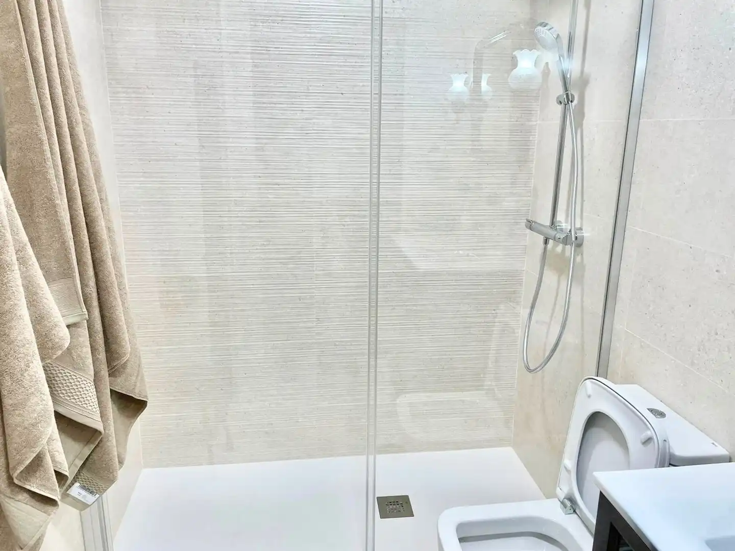 Bathroom of Apartments for rent in Cartagena  with Air Conditioner, Furnished and Washing machine