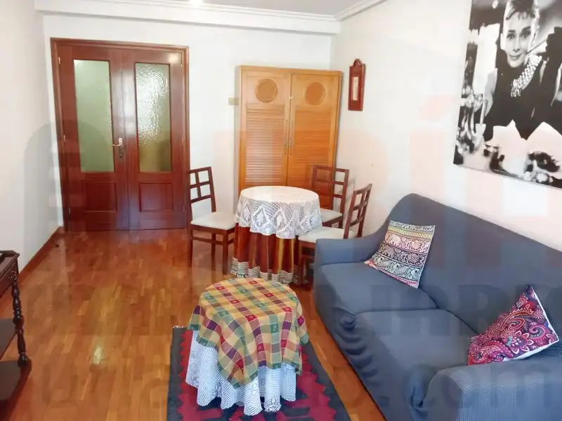 Wohnzimmer von Wohnung zur Miete in Oviedo  mit Heizung, Möbliert und Ofen