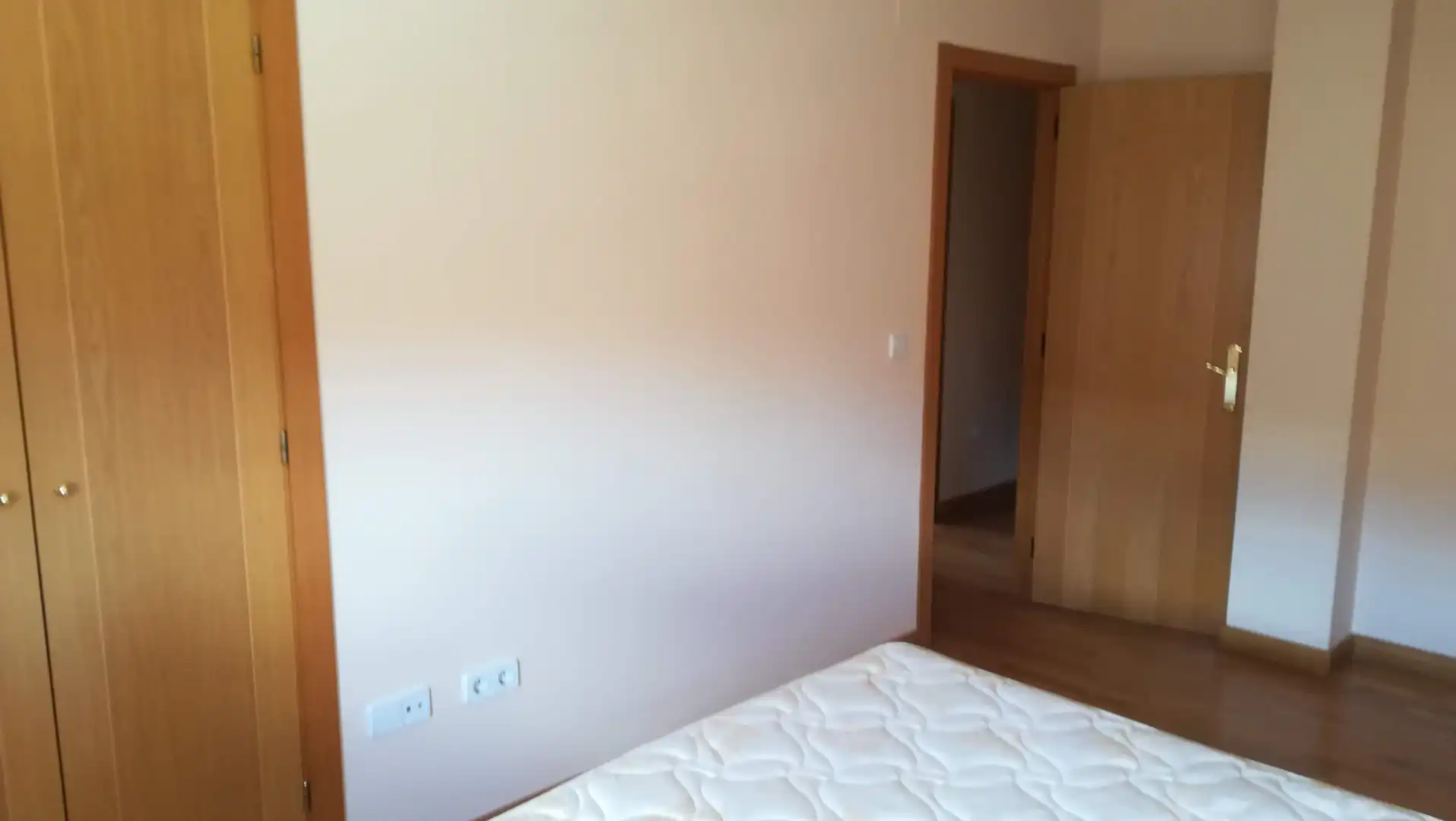 Bedroom of Flat for rent in Cuenca  with Air Conditioner, Heating and Parquet flooring