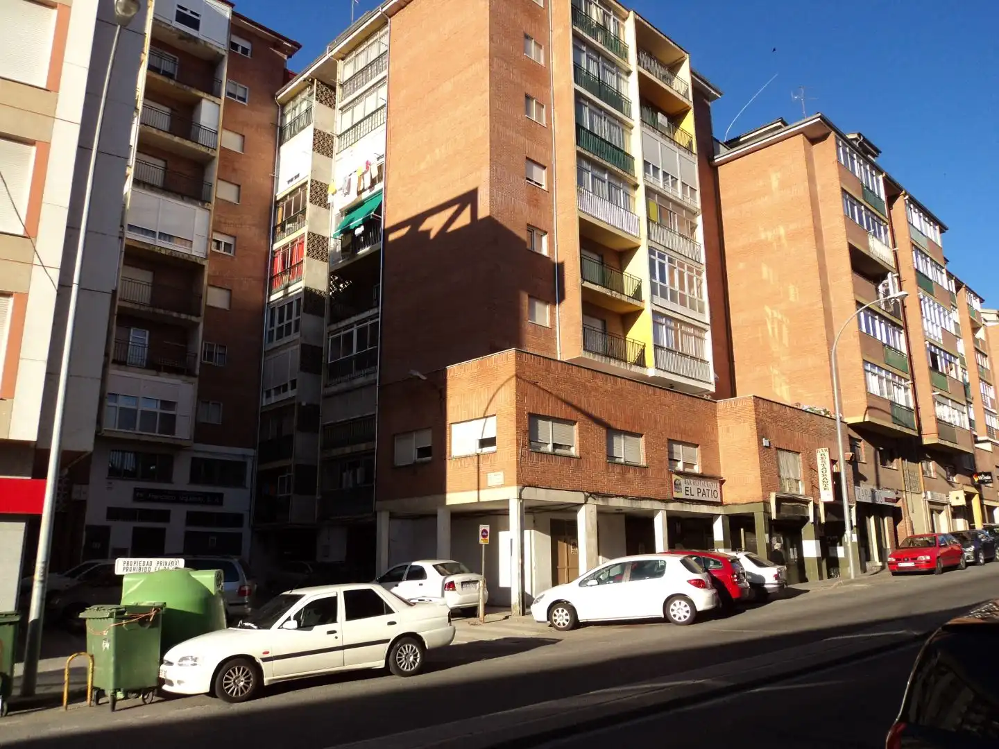 Außenansicht von Geschaftsraum zur Miete in Béjar mit Terrasse und Internet