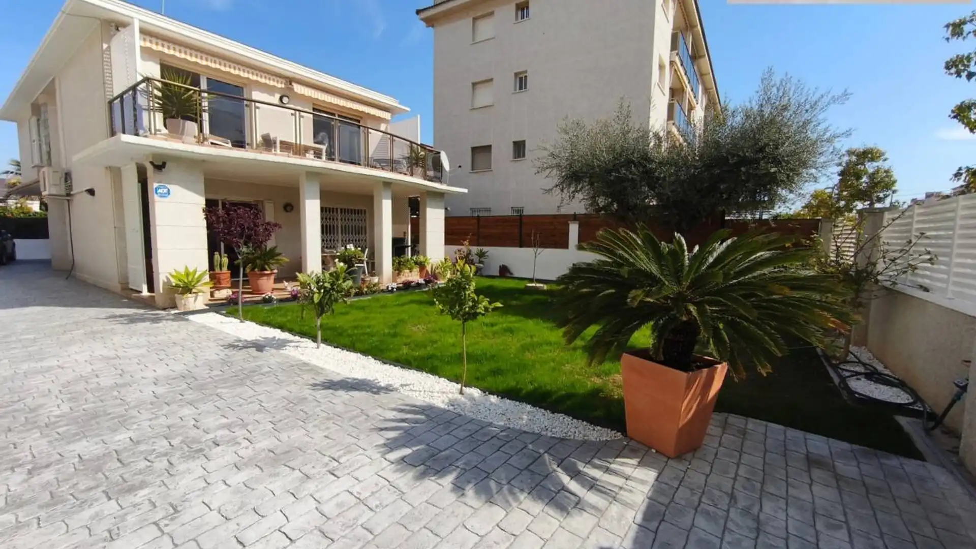 Terrassa de Casa o xalet en venda en Cunit amb Aire condicionat, Jardí privat i Terrassa