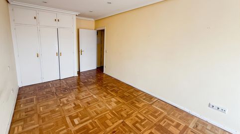 Foto 3 de Piso de alquiler en Castillejos - Cuzco, Madrid Capital