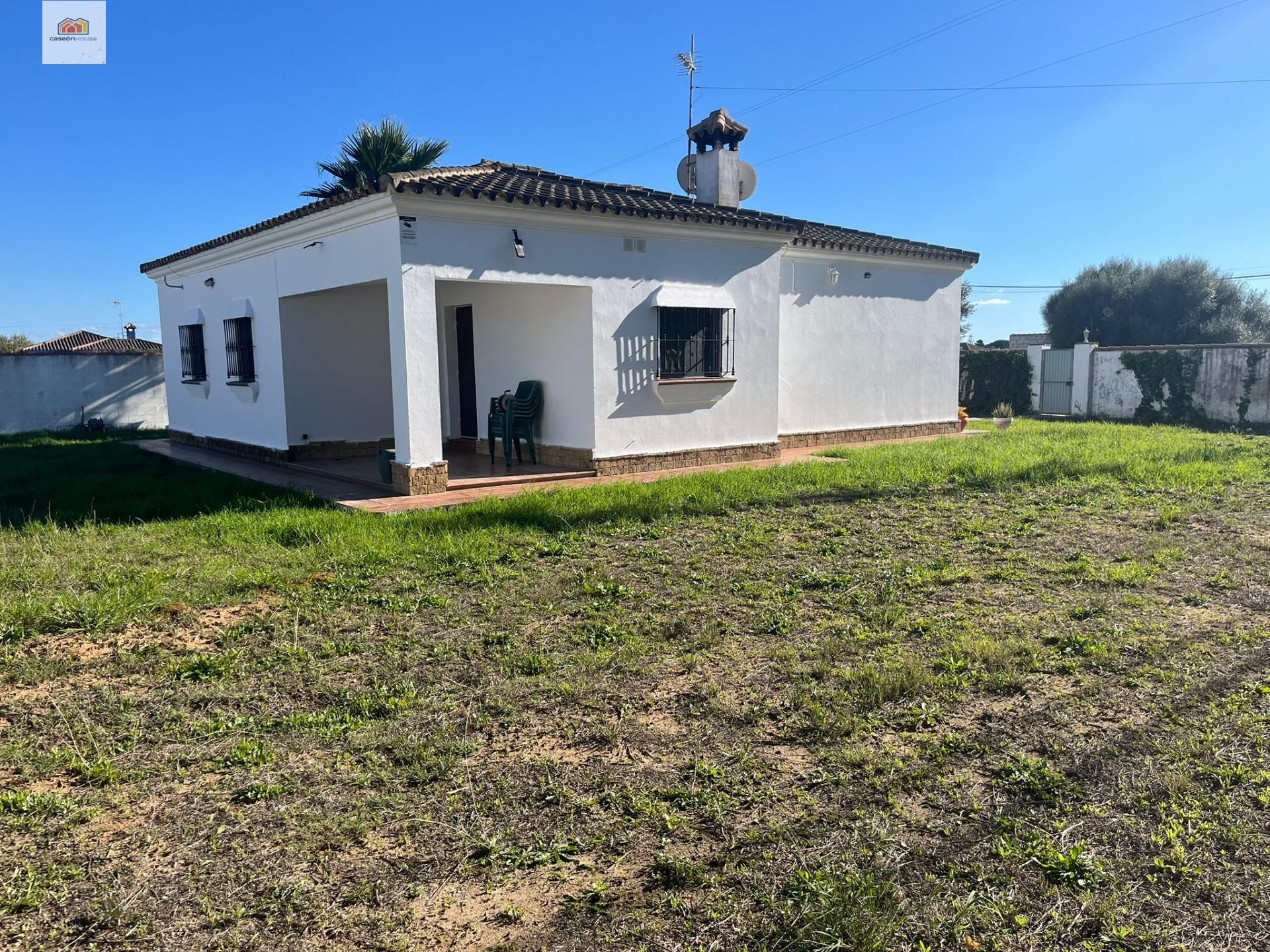 Vista exterior de Casa o chalet en venta en Chiclana de la Frontera con Jardín privado