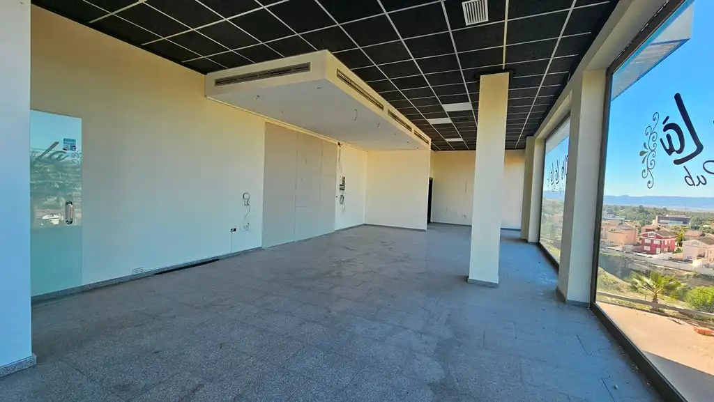 Local comercial en venda a Avenida del Golf 5, imagen 3