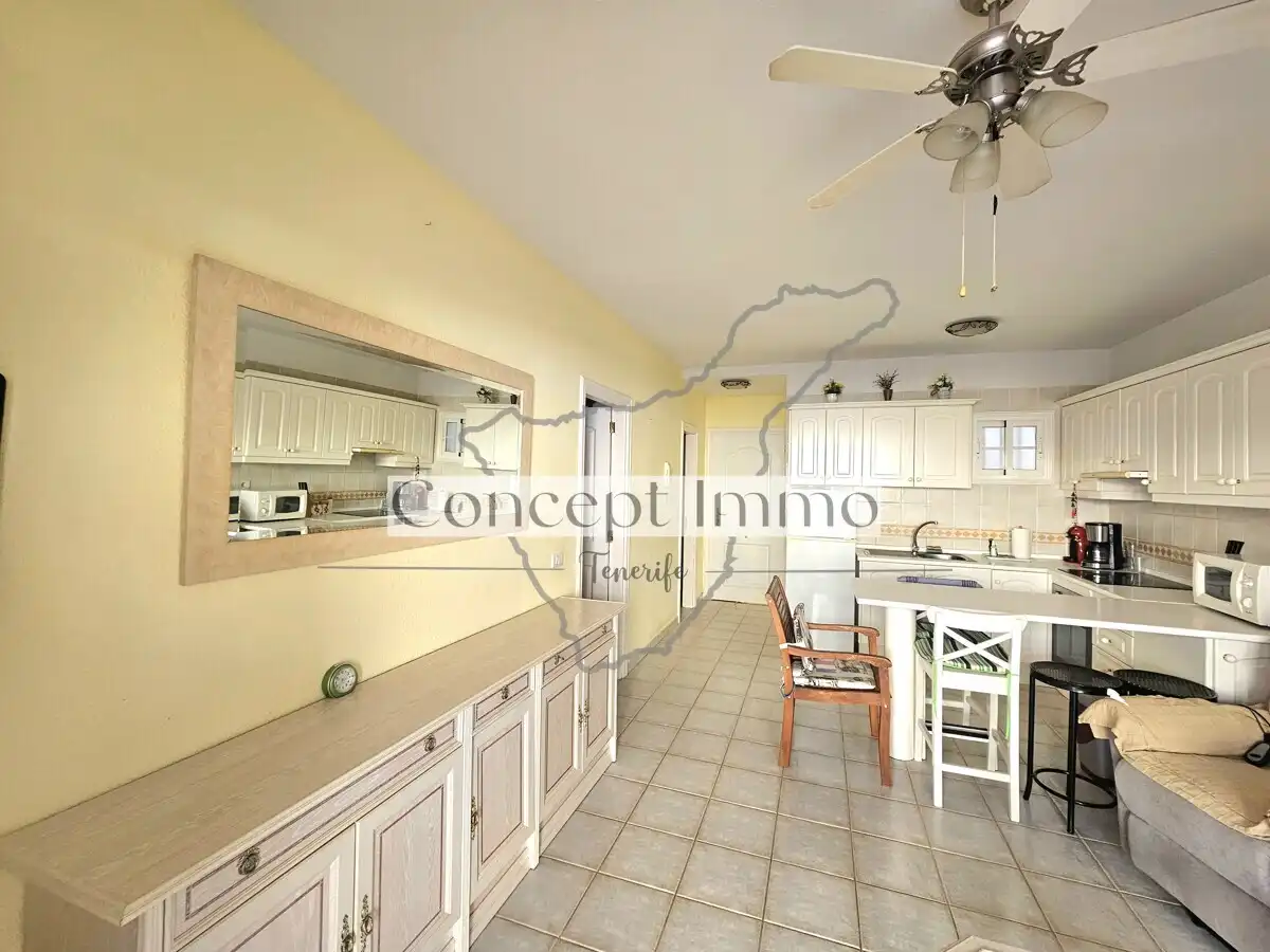 Cocina de Planta baja en venta en Arona con Terraza, Trastero y Alarma