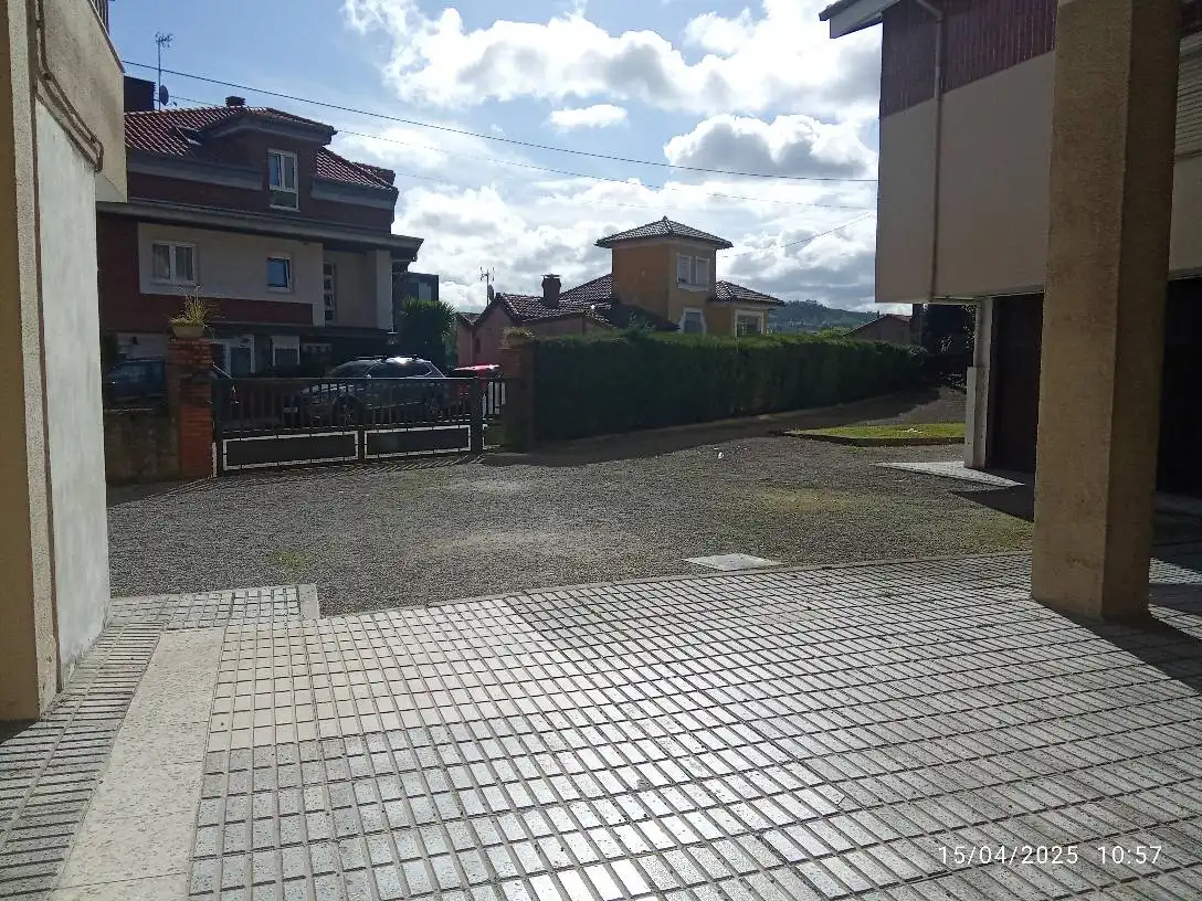 Parking de Local en venta en Torrelavega  con Parquet y Terraza