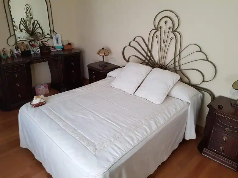 Schlafzimmer von Maisonette zum Verkauf in Plasencia mit Klimaanlage, Heizung und Privatgarten