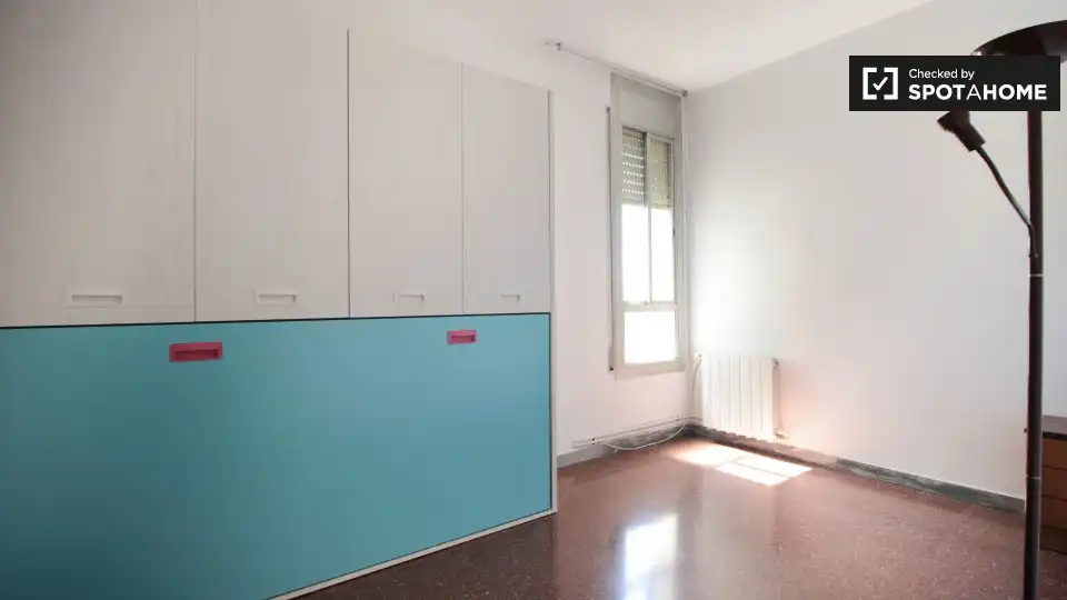 Room in El Besós i el Maresme