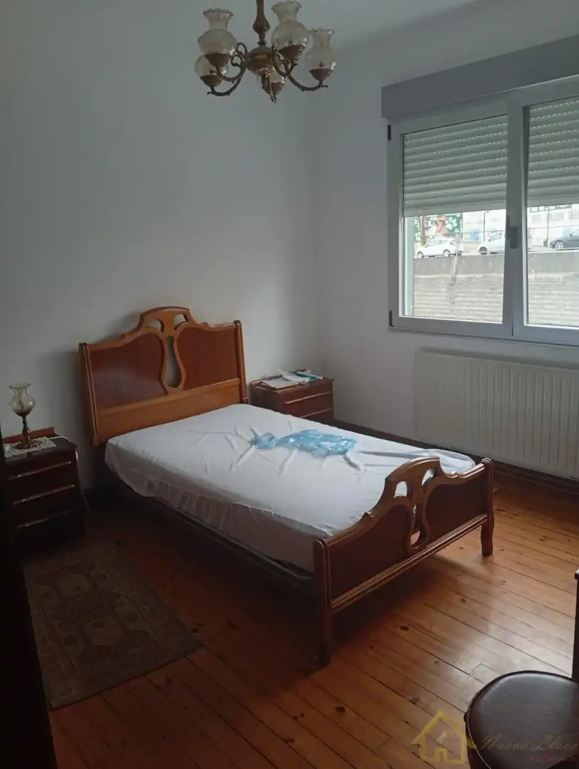 Dormitori de Casa o xalet en venda en Lugo amb Calefacció i Moblat