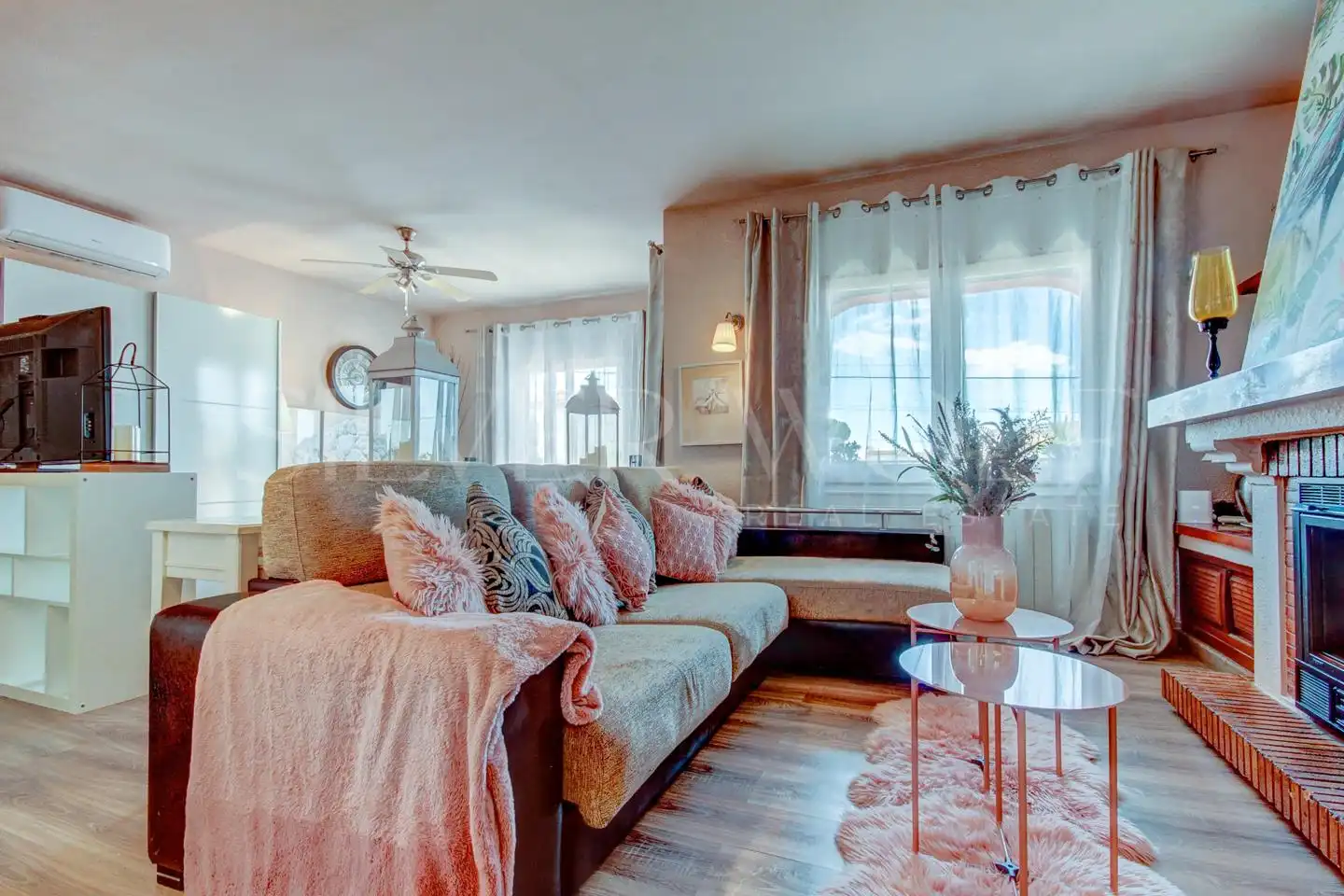 Wohnzimmer von Haus oder Chalet zum Verkauf in Cunit mit Klimaanlage, Heizung und Privatgarten