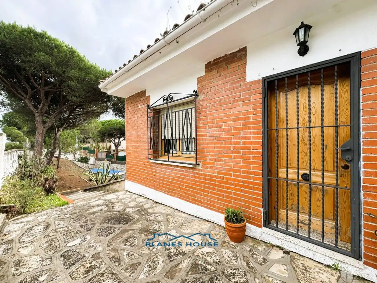 Vista exterior de Casa o xalet en venda en Tordera amb Aire condicionat, Jardí privat i Terrassa