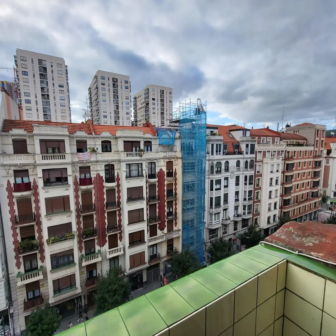 Außenansicht von Wohnung zum Verkauf in Bilbao  mit Heizung und Terrasse