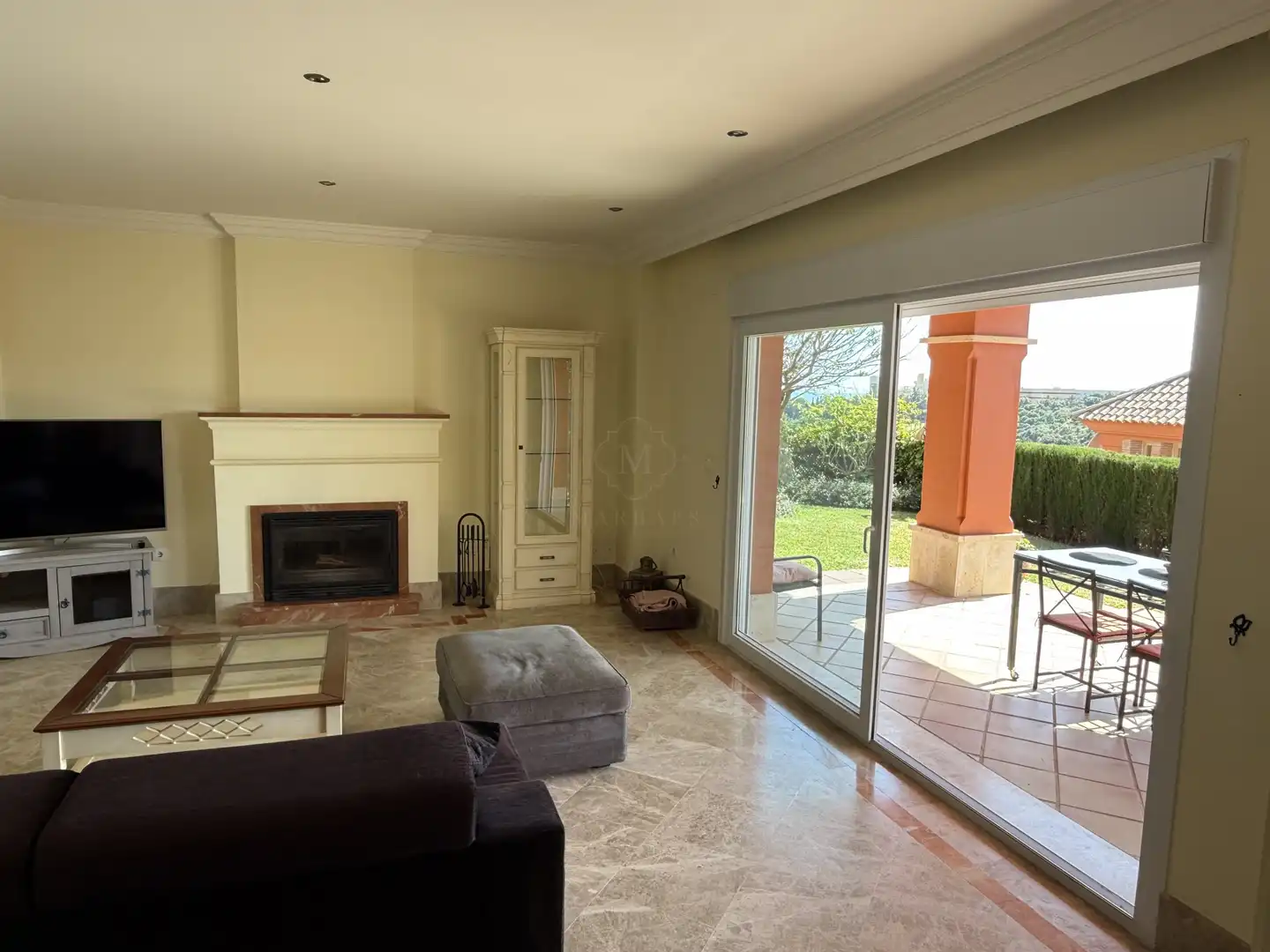 Sala d'estar de Casa adosada de lloguer en Marbella amb Aire condicionat, Calefacció i Jardí privat