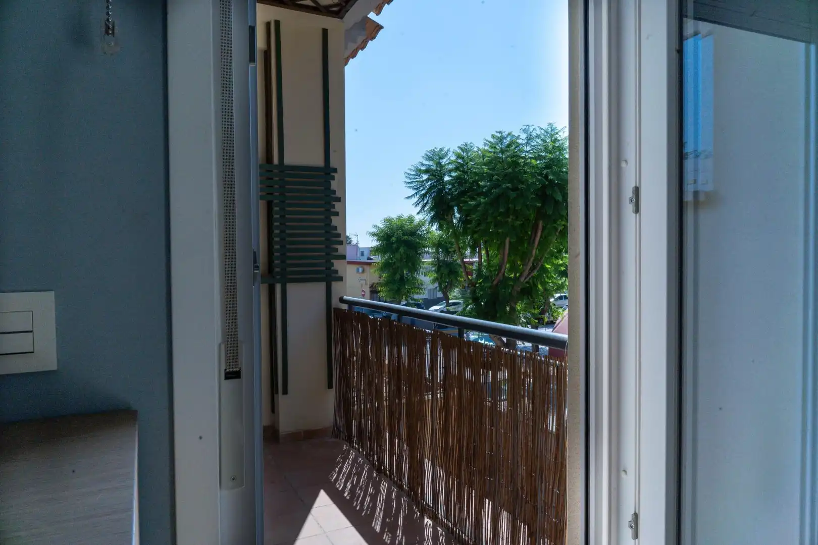 Terrassa de Casa adosada en venda en San Juan de Aznalfarache amb Aire condicionat, Jardí privat i Terrassa