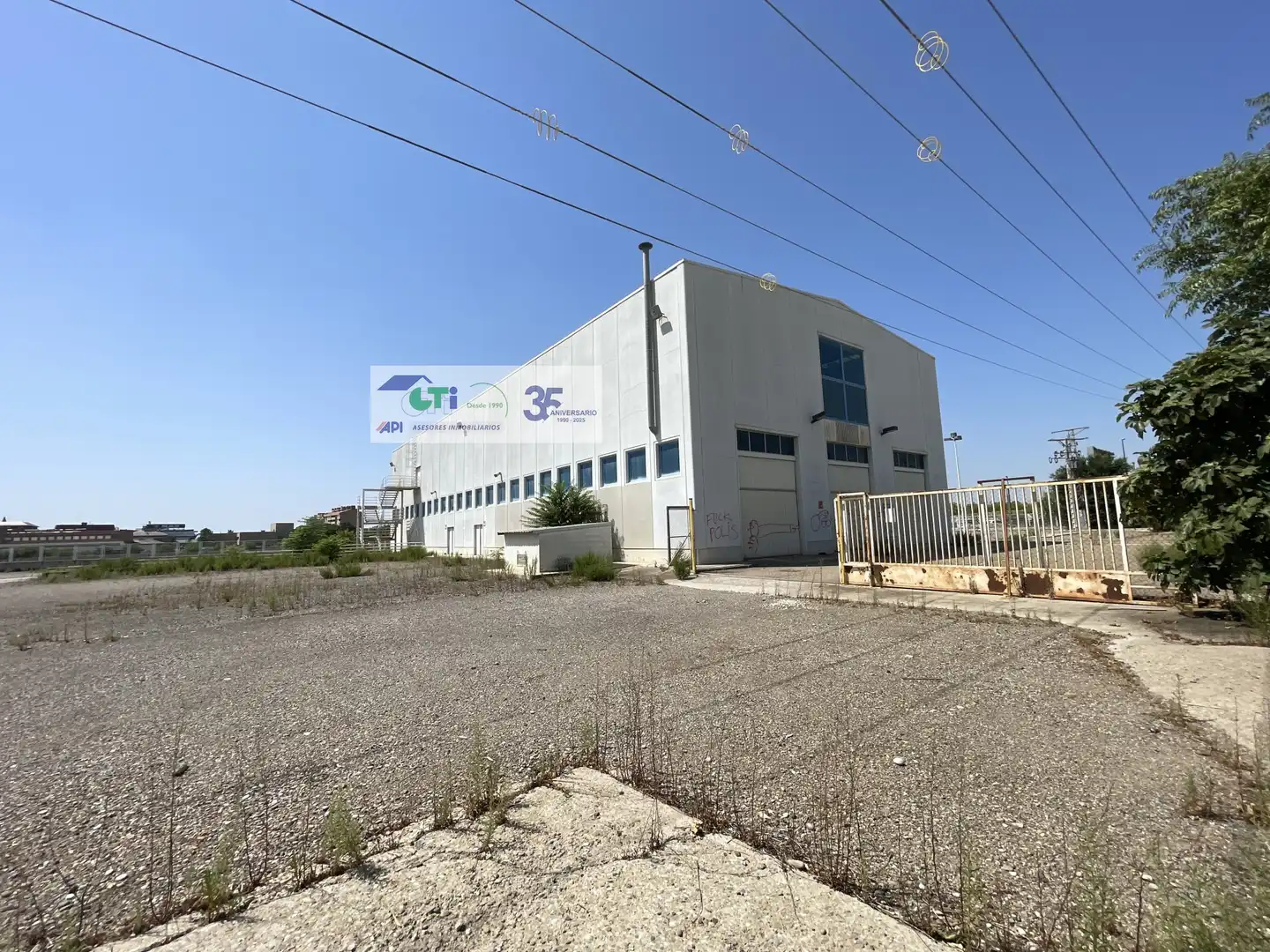 Außenansicht von Fabrikhallen zur Miete in Zaragoza