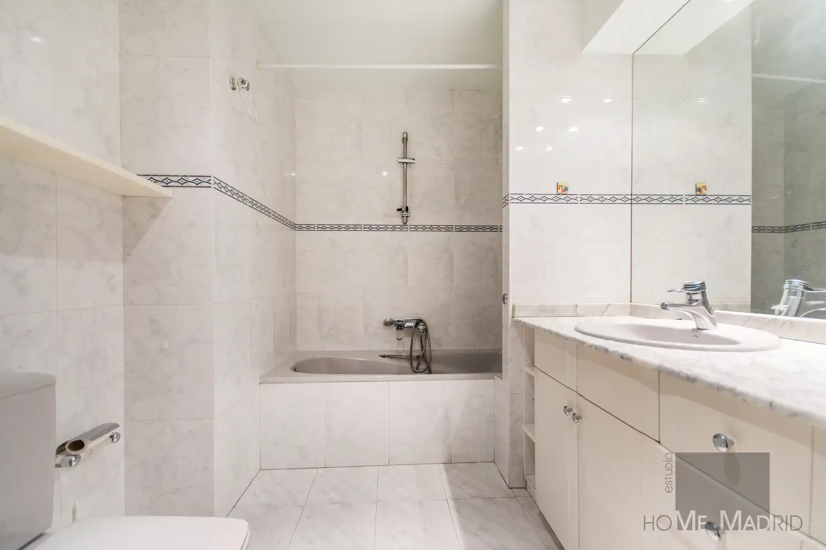 Bathroom of Attic for sale in Madrid  with Air Conditioner, Heating and Terrace