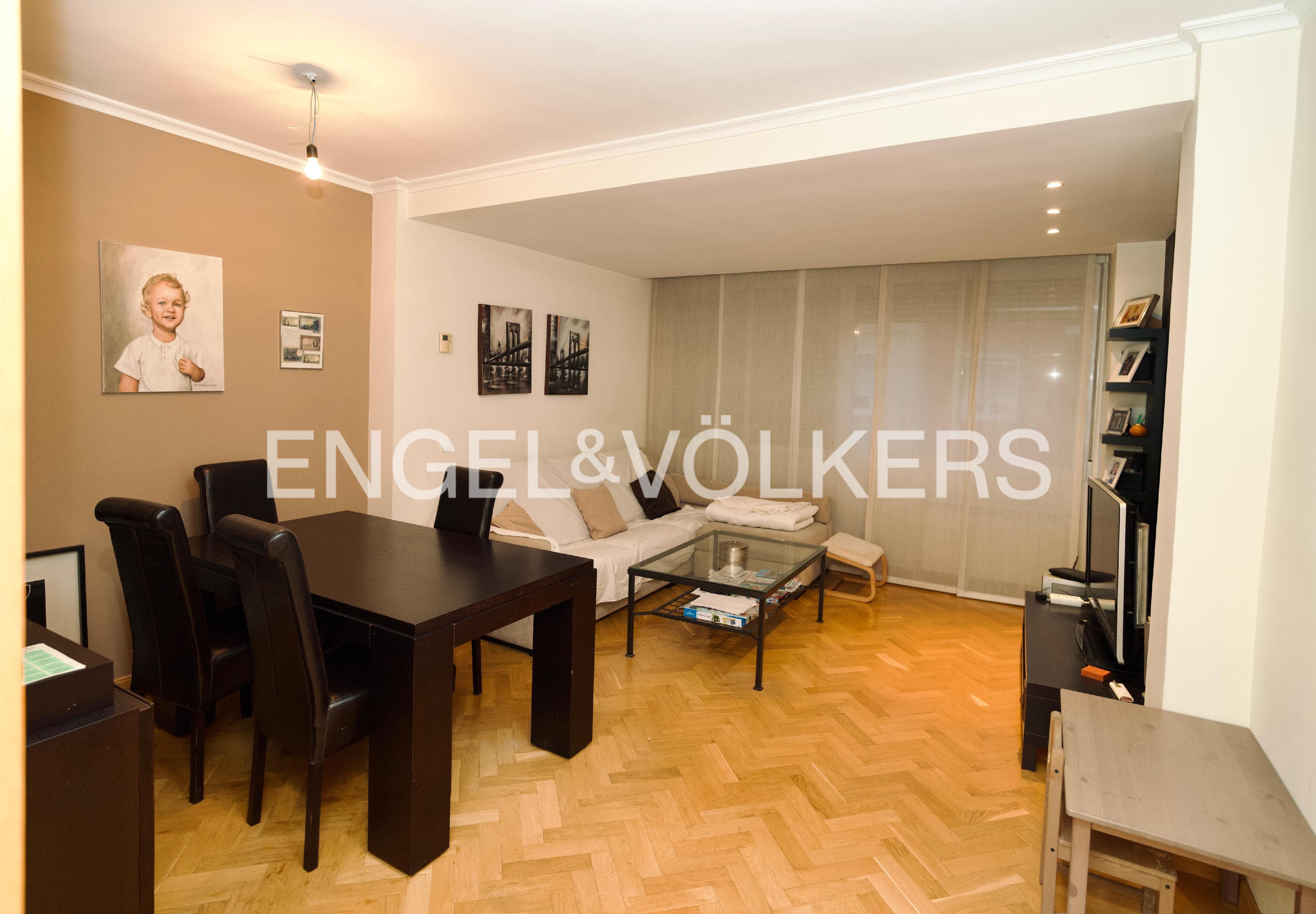 Sala d'estar de Apartament en venda en  Madrid Capital amb Aire condicionat, Calefacció i Parquet